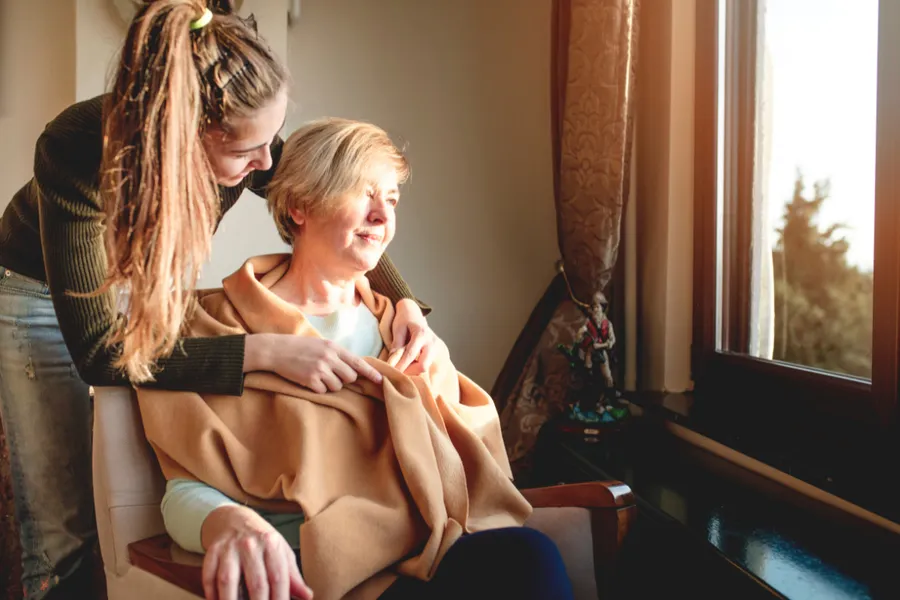 Jak rozpoznać objawy demencji i wspierać leczenie alzheimera na co dzień?