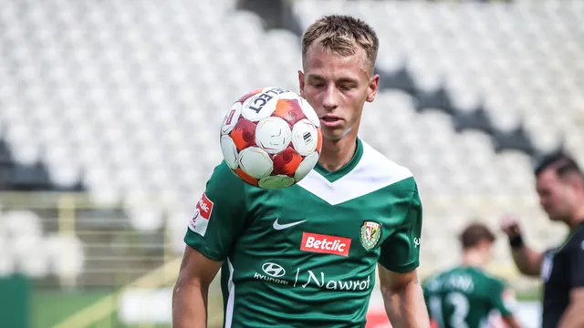 Śląsk II Wrocław - Hutnik Kraków 1:1 Remisowe popołudnie na Oporowskiej (RELACJA)