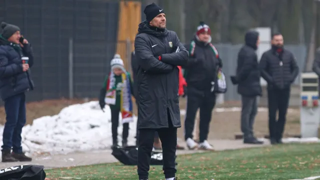 Derbowy sparing odbędzie się bez kibiców i mediów