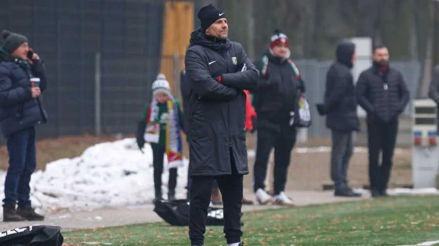 Derbowy sparing odbędzie się bez kibiców i mediów