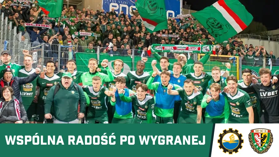 KIBICE: Radość fanów i piłkarzy Śląska po wygranej w Mielcu. "Bójcie się chamy!"