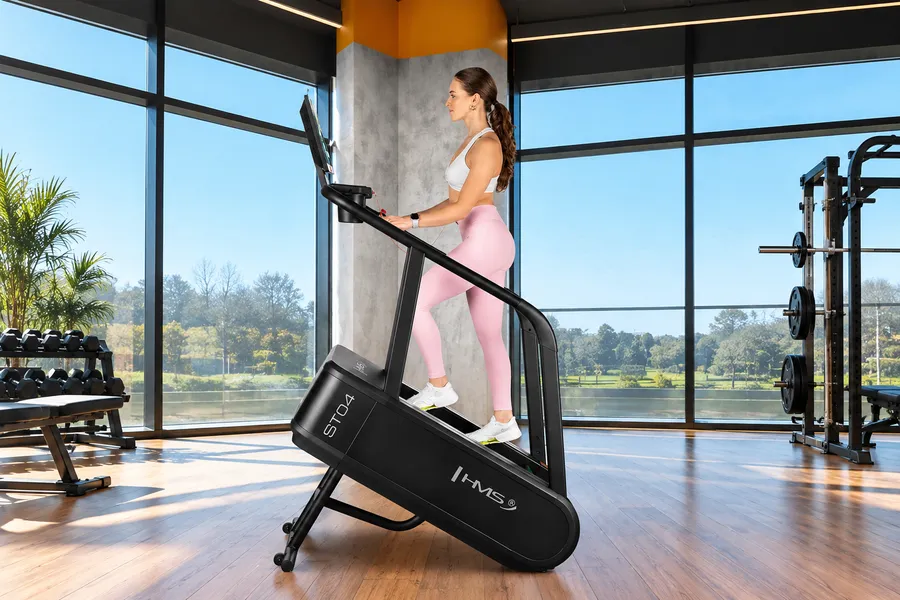 Domowe cardio na różne sposoby – stepper, wioślarz i schody w jednym planie treningowym